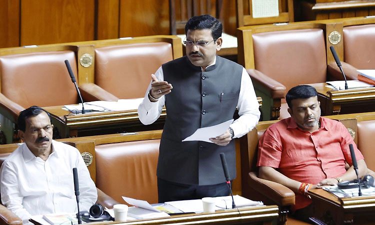 ಸಿದ್ದರಾಮಯ್ಯ ನಾಯಕತ್ವದ ದಿವಾಳಿತನಕ್ಕೆ ಈ ಬಜೆಟ್ ಸಾಕ್ಷಿ: ಬಿ.ವೈ.ವಿಜಯೇಂದ್ರ