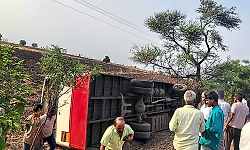 Bus overturns near Satihal in Vijayapura, 20 injured