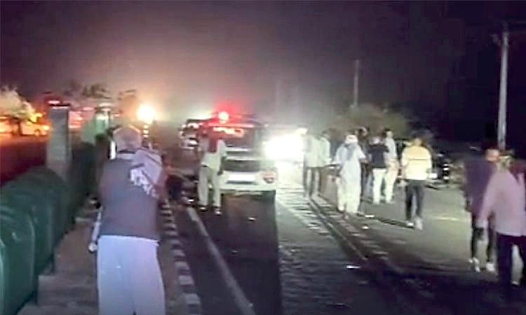 ಭೀಕರ ದುರಂತ: ಯಾತ್ರಾರ್ಥಿಗಳ ಮೇಲೆ ಹರಿದ ಲಾರಿ; 7 ಮಂದಿ ಸಾವು; ಹಲವರಿಗೆ ಗಾಯ