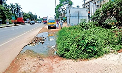 ಹಳೆಯಂಗಡಿ: ಹೆದ್ದಾರಿ ಬದಿ ತ್ಯಾಜ್ಯ ನೀರು ಸಮಸ್ಯೆ