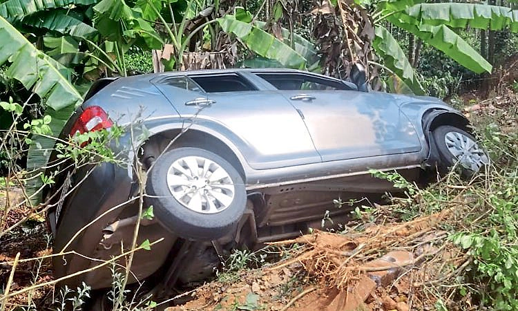 ಮೂಡಿಗೆರೆ: ಬಣಕಲ್ ಬಳಿ ನಿಯಂತ್ರಣ ತಪ್ಪಿ ಕಾರು ಪಲ್ಟಿ: ಪ್ರಯಾಣಿಕರು ಪ್ರಾಣಾಪಾಯದಿಂದ ಪಾರು
