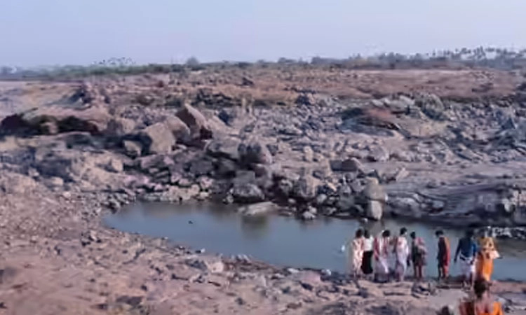 ಬಿಚ್ಚಾಲೆಯಲ್ಲಿ ಮಂತ್ರಾಲಯ ಮಠಕ್ಕೆ ಜಾಗ: ಖಾಕಿ ಸರ್ಪಗಾವಲಿನಲ್ಲಿ ಸರ್ವೇ