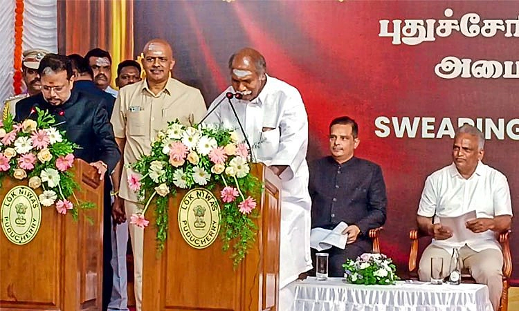 5ನೇ ಬಾರಿಗೆ ಪುದುಚೇರಿ ಮುಖ್ಯಮಂತ್ರಿಯಾಗಿ ಎನ್.ರಂಗಸ್ವಾಮಿ ಪ್ರಮಾಣ ವಚನ ಸ್ವೀಕಾರ!