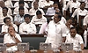 ಹೈಡ್ರಾಮಾ; ವಿಜಯ್ ಬಹುಮತ ಸಾಬೀತು ಸಂದರ್ಭ ಎಐಎಡಿಎಂಕೆ vs ಎಐಎಡಿಎಂಕೆ!