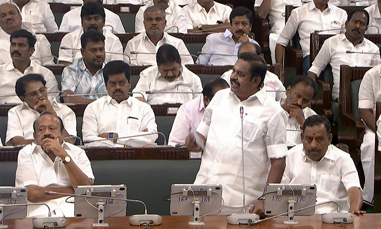 ಹೈಡ್ರಾಮಾ; ವಿಜಯ್ ಬಹುಮತ ಸಾಬೀತು ಸಂದರ್ಭ ಎಐಎಡಿಎಂಕೆ vs ಎಐಎಡಿಎಂಕೆ!