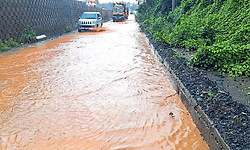 ನೆಲ್ಯಾಡಿ: ಹೆದ್ದಾರಿ ಸರ್ವಿಸ್‌ ರಸ್ತೆ ಹೊಂಡಮಯ