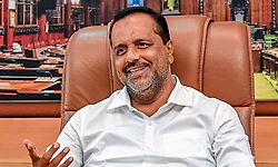 ಸಕಲೇಶಪುರ ಆಸ್ಪತ್ರೆಯಲ್ಲಿ ಮಧ್ಯ ರಾತ್ರಿ ತನಕ ಸಚಿವ ಯು.ಟಿ.ಖಾದರ್‌ ಸಭೆ