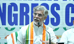 ಬಿಜೆಪಿ-ಆರ್‌ಎಸ್‌ಎಸ್  ದೇವಾಲಯಗಳನ್ನು ಕಲೆಕ್ಷನ್ ಸೆಂಟರ್ ಗಳಾಗಿ ಮಾಡಿಕೊಂಡಿವೆ: ಪವನ್ ಖೇರಾ