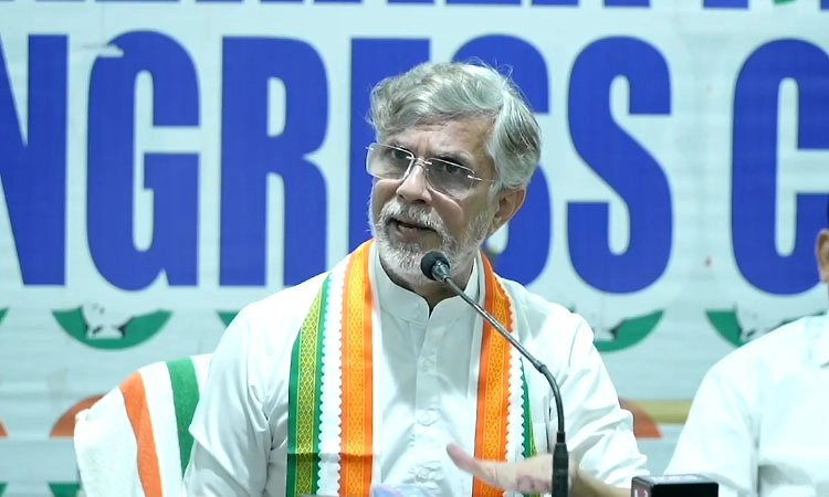 ಬಿಜೆಪಿ-ಆರ್‌ಎಸ್‌ಎಸ್  ದೇವಾಲಯಗಳನ್ನು ಕಲೆಕ್ಷನ್ ಸೆಂಟರ್ ಗಳಾಗಿ ಮಾಡಿಕೊಂಡಿವೆ: ಪವನ್ ಖೇರಾ