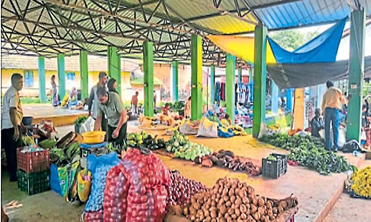 Mani weekly market squeezed between highways; traders seek ramp facility