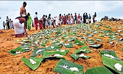 ಆಟಿ ಅಮಾವಾಸ್ಯೆ ಆಚರಣೆ: ತೃಕ್ಕನ್ನಾಡ್‌-ಅಗಲಿದ ಹಿರಿಯರ ಮೋಕ್ಷಕ್ಕಾಗಿ ಪಿತೃ ತರ್ಪಣ