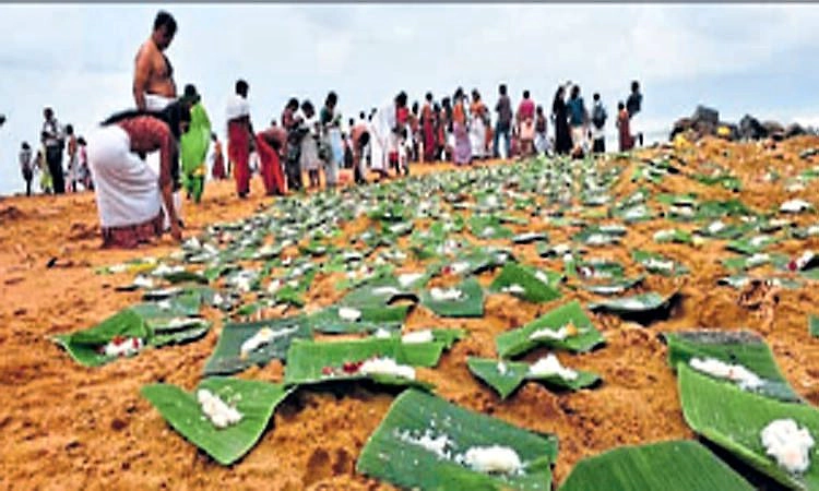 ಆಟಿ ಅಮಾವಾಸ್ಯೆ ಆಚರಣೆ: ತೃಕ್ಕನ್ನಾಡ್‌-ಅಗಲಿದ ಹಿರಿಯರ ಮೋಕ್ಷಕ್ಕಾಗಿ ಪಿತೃ ತರ್ಪಣ