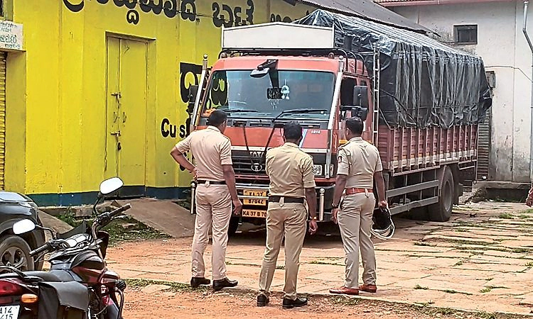 ಅನ್ನಭಾಗ್ಯ ಅಕ್ಕಿ ಅಕ್ರಮ ಸಾಗಾಟ ಯತ್ನ: ಲಾರಿ ಸೀಜ್!