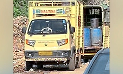 ಪ್ರಾಣಿ ತ್ಯಾಜ್ಯ ತುಂಬಿದ್ದ ವಾಹನ; ಮಾಲೀಕರಿಗೆ ₹30,000 ದಂಡ