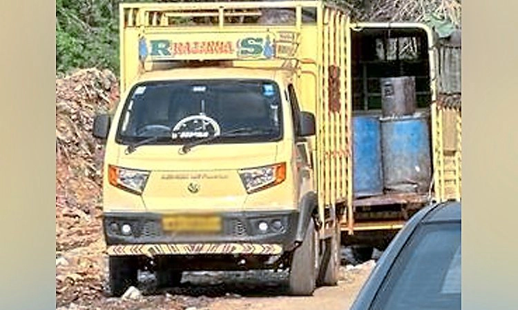 ಪ್ರಾಣಿ ತ್ಯಾಜ್ಯ ತುಂಬಿದ್ದ ವಾಹನ; ಮಾಲೀಕರಿಗೆ ₹30,000 ದಂಡ
