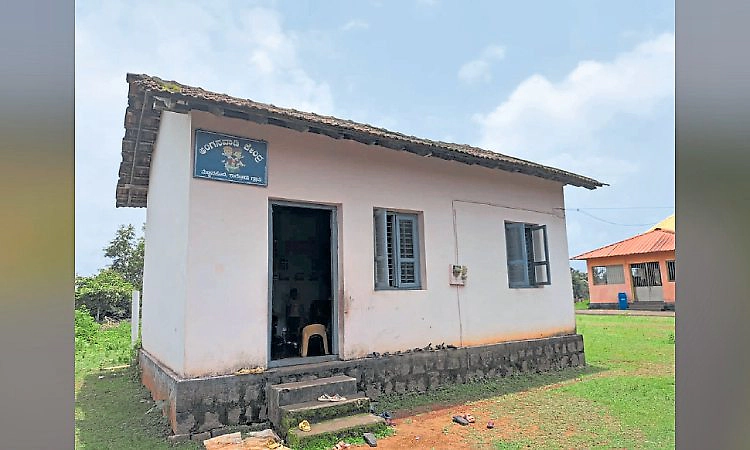 ಮೆಟ್ಟಿನಹೊಳೆ ಅಂಗನವಾಡಿ ಕಟ್ಟಡ ಶಿಥಿಲ