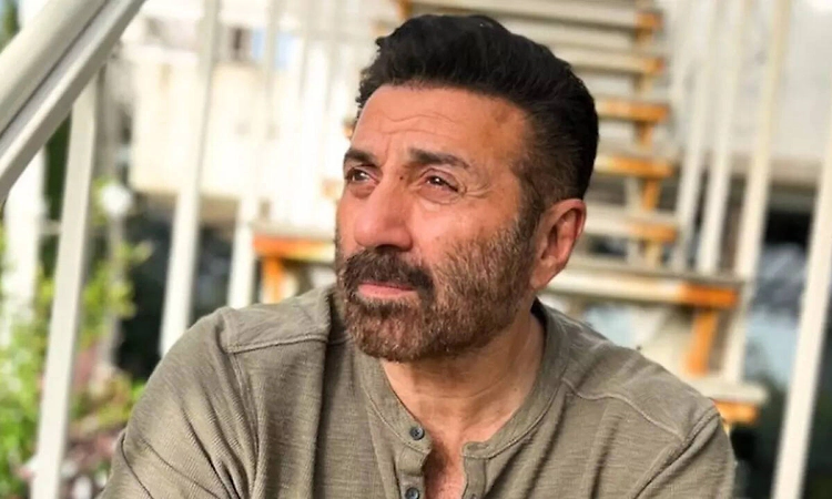 'Sharam nahi aati': Sunny Deol lashes out at media outside his home