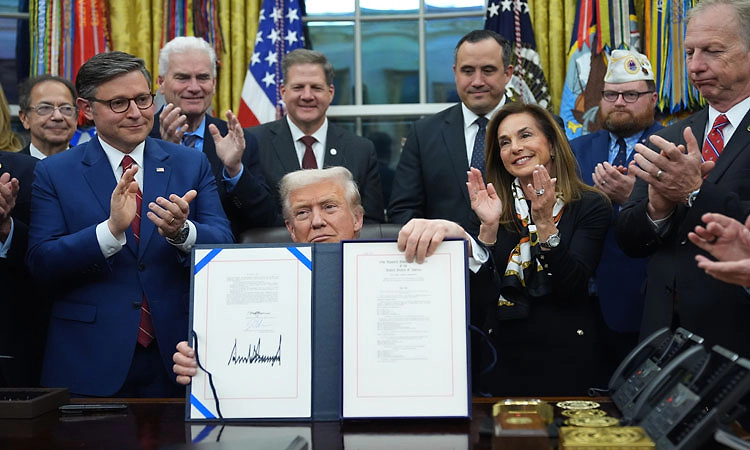 USA: 43 ದಿನಗಳ ಆಡಳಿತ ಬಿಕ್ಕಟ್ಟು ಅಂತ್ಯ; ಅನುದಾನ ಬಿಲ್‌ಗೆ ಡೊನಾಲ್ಡ್‌ ಟ್ರಂಪ್‌ ಸಹಿ