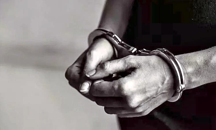 ಶ್ಮಶಾನದಿಂದ ಮರ ಕಡಿದದ್ದು: ಕುಂಬಳೆ ಪಂಚಾಯತ್‌ ಸದಸ್ಯ! 