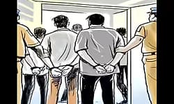 Vitla: ಸಾರ್ವಜನಿಕ ಸ್ಥಳದಲ್ಲಿ ಮದ್ಯ ಸೇವನೆ, ಮೂವರ ಪೈಕಿ ಇಬ್ಬರ ಬಂಧನ, ಓರ್ವ ಪರಾರಿ