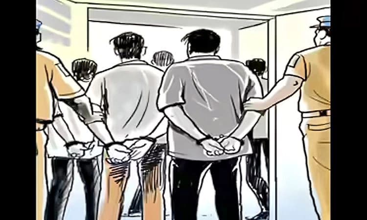 Vitla: ಸಾರ್ವಜನಿಕ ಸ್ಥಳದಲ್ಲಿ ಮದ್ಯ ಸೇವನೆ, ಮೂವರ ಪೈಕಿ ಇಬ್ಬರ ಬಂಧನ, ಓರ್ವ ಪರಾರಿ