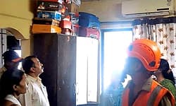 Thane: ಕಟ್ಟಡದ ಸೀಲಿಂಗ್ ಪ್ಲಾಸ್ಟರ್ ಕುಸಿತ; ವ್ಯಕ್ತಿ ಸಾವು, ಇಬ್ಬರಿಗೆ ಗಾಯ