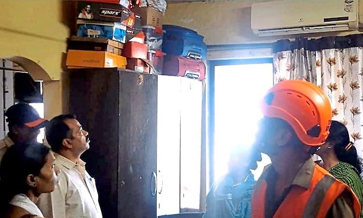 Thane: ಕಟ್ಟಡದ ಸೀಲಿಂಗ್ ಪ್ಲಾಸ್ಟರ್ ಕುಸಿತ; ವ್ಯಕ್ತಿ ಸಾವು, ಇಬ್ಬರಿಗೆ ಗಾಯ