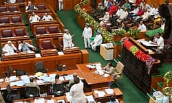 ಕಾಂಗ್ರೆಸ್‌ ಡಿನ್ನರ್ ಪಾಲಿಟಿಕ್ಸ್: ಆರ್‌.ಅಶೋಕ್ - ಸಿಎಂ ಸಿದ್ದರಾಮಯ್ಯ  ಸ್ವಾರಸ್ಯಕರ ಚರ್ಚೆ