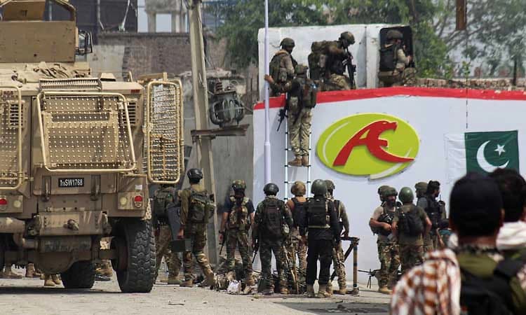 ಪಾಕಿಸ್ತಾನ: ಪೊಲೀಸ್‌ ವಾಹನ ಗುರಿಯಾಗಿಸಿ ಉಗ್ರ ದಾಳಿ, 7 ಬಲಿ