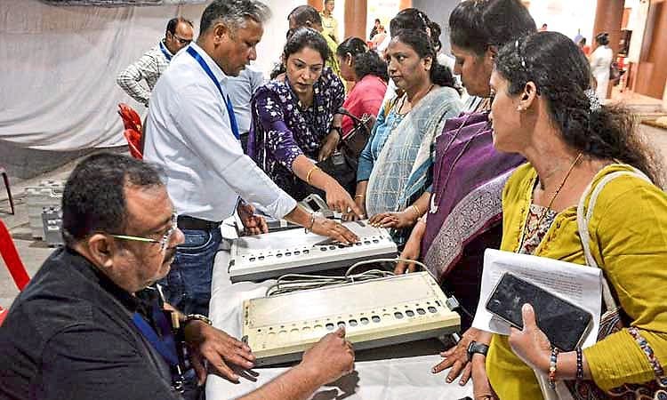 ಮೈತ್ರಿ ಗದ್ದಲದ ನಡುವೆಯೇ ಇಂದು ಮಹಾರಾಷ್ಟ್ರ ಪಾಲಿಕೆ ಚುನಾವಣೆ!