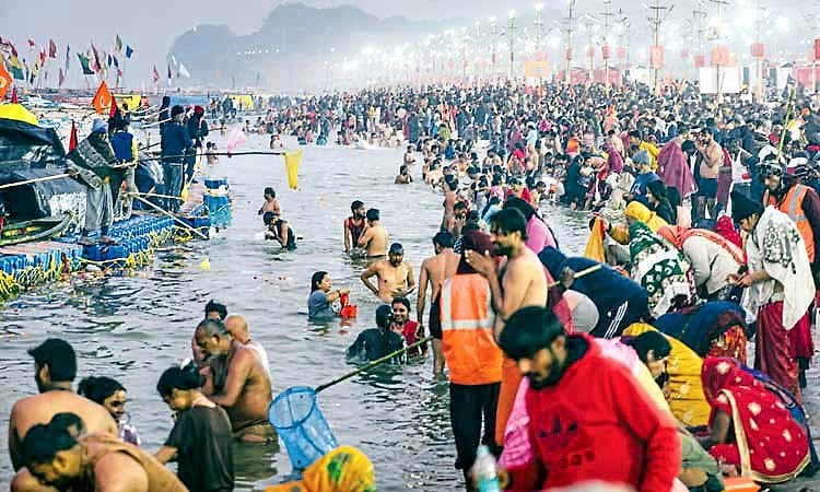 ಮಕರ ಸಂಕ್ರಾಂತಿ: ದೇಶಾದ್ಯಂತ ಭಕ್ತರ ಸಂಭ್ರಮ