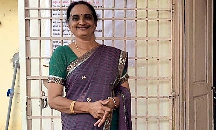 Arkalgud: ಕೊಳವೆಬಾವಿ ಕೊರೆಸಿ ಶಾಲೆಗೆ ನೀರು ತಂದ ಮುಖ್ಯಶಿಕ್ಷಕಿ