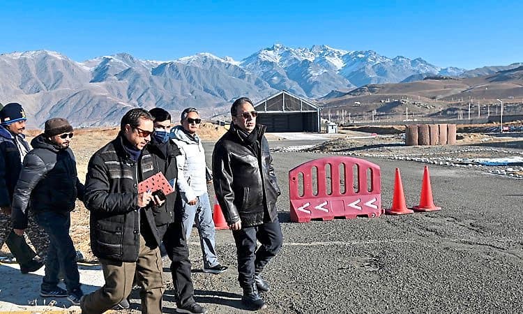 Jammu: ಕಾರ್ಗಿಲ್ ವಿಮಾನ ನಿಲ್ದಾಣದ ಕಾರ್ಯವೈಖರಿ ಪರಿಶೀಲಿಸಿದ ಲಡಾಖ್ ಮುಖ್ಯ ಕಾರ್ಯದರ್ಶಿ