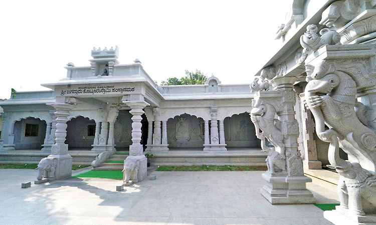 ಹಂಪಿ ಉತ್ಸವ: ಐತಿಹಾಸಿಕ ನೆಲದ ಶ್ರೀಮಠ- ಹಂಪಿ ಪಾವಿತ್ರ್ಯತೆಗಾಗಿ ಪಾದಯಾತ್ರೆ