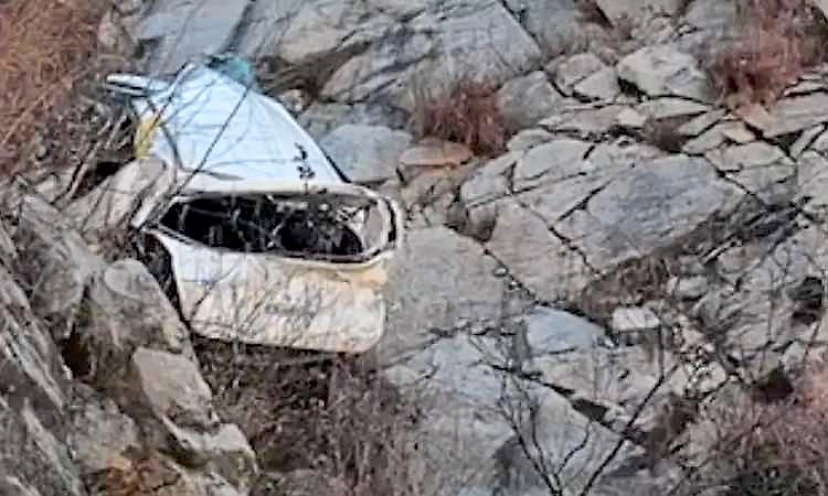 Himachal Pradesh: ಪ್ರಪಾತಕ್ಕೆ ಉರುಳಿದ ಕಾರು... ತಾಯಿ-ಮಗ ಸೇರಿ ನಾಲ್ವರ ದುರ್ಮರಣ