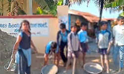 Mandya: ರಸ್ತೆ ನಿರ್ಮಾಣಕ್ಕೆ ಕೂಲಿಕಾರರಾದ ವಿದ್ಯಾರ್ಥಿಗಳು!