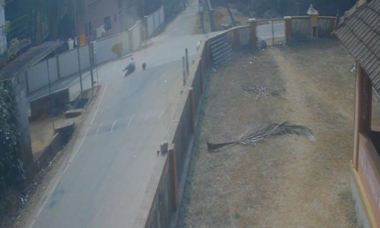 Udupi; ಸ್ಕೂಟರ್‌ ತಡೆಗೋಡೆಗೆ ಢಿಕ್ಕಿ: ಮಹಿಳೆ ಸಾವು, ಪುತ್ರ ಗಂಭೀರ 