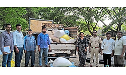 Gundlupete: ಪಡಿತರ ಅಕ್ಕಿ ಸಾಗಾಟ: ಇಬ್ಬರ ಬಂಧನ