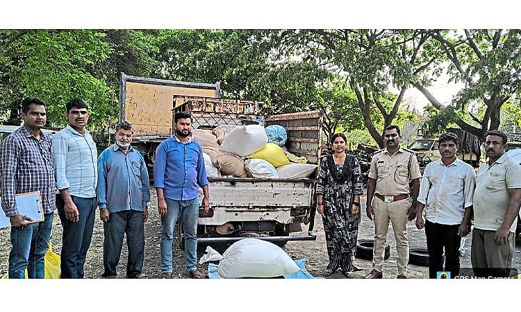 Gundlupete: ಪಡಿತರ ಅಕ್ಕಿ ಸಾಗಾಟ: ಇಬ್ಬರ ಬಂಧನ