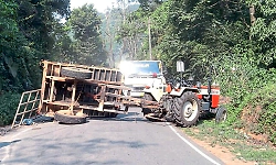 Tractor carrying cement sheets overturns near Kottigehara, traffic hit for over 30 minutes