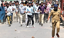 ವೇತನ ಹೆಚ್ಚಳಕ್ಕಾಗಿ ನಡೆದ ಪ್ರತಿಭಟನೆ ಹಿಂಸಾಚಾರಕ್ಕೆ ತಿರುವು; ಪಾಕಿಸ್ತಾನದ ನಂಟು ಶಂಕೆ!