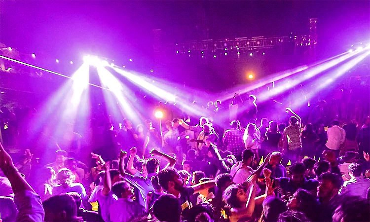 ಮ್ಯೂಸಿಕ್ ಕಾನ್ಸರ್ಟ್‌ನಲ್ಲಿ ವಿದ್ಯಾರ್ಥಿಗಳ ಸಾವು: ಡ್ರಗ್ಸ್ ಓವರ್ ಡೋಸ್ ಶಂಕೆ, ಐವರ ಬಂಧನ