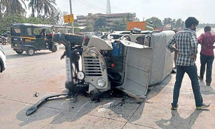 ಉಪ್ಪಿನಂಗಡಿ ಪ್ಲೈ ಓವರ್: ವಾಹನ ಅಪಘಾತ