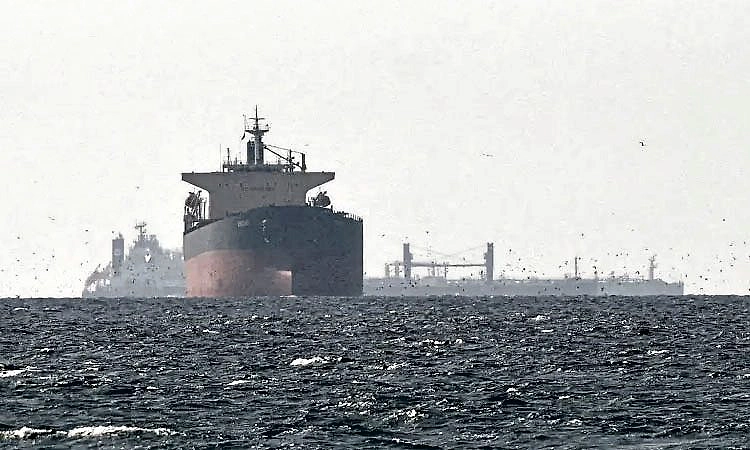 ಅಮೆರಿಕ ದಿಗ್ಬಂಧನದ ನಡುವೆ ಹೊರ್ಮುಜ್‌ ದಾಟಿದ 3 ನೌಕೆಗಳು!