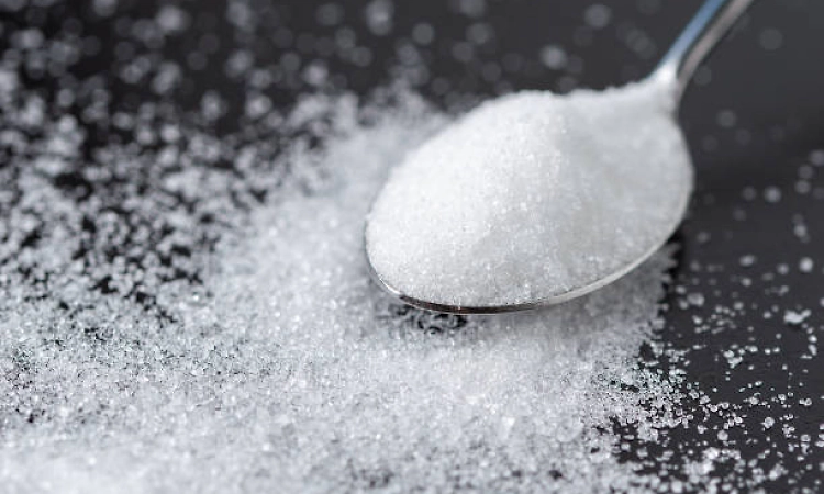 Govt allows free imports of 10 lakh tn raw sugar until Oct 31; caps sugar stock for bulk consumers