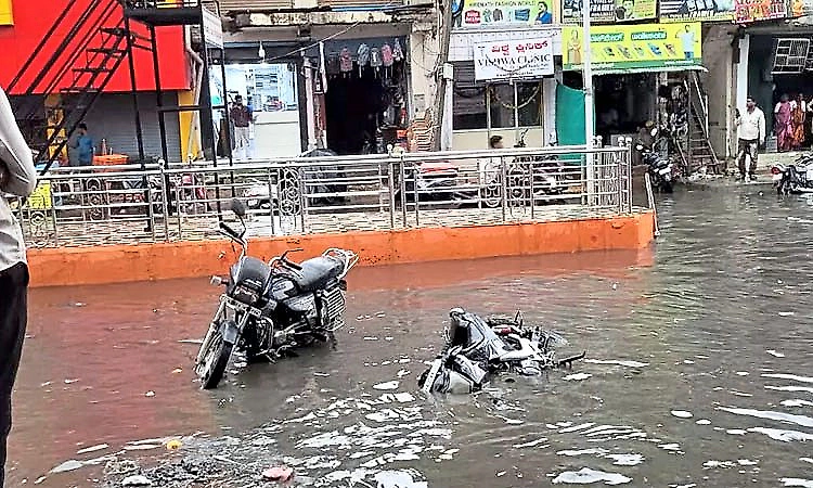 Heavy rain cools Yadgir district after three months of intense heat