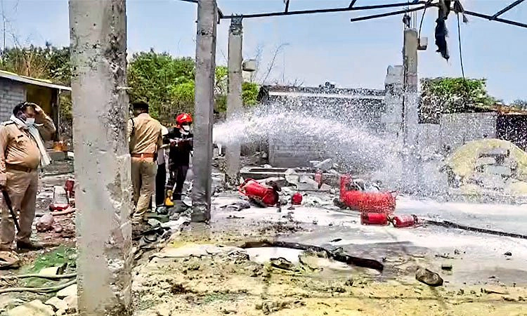 Madhya Pradesh: ಪಟಾಕಿ ಕಾರ್ಖಾನೆಯಲ್ಲಿ ಭೀಕರ ಸ್ಫೋಟ; ಇಬ್ಬರು ಸಾವು; 15 ಮಂದಿಗೆ ಗಾಯ