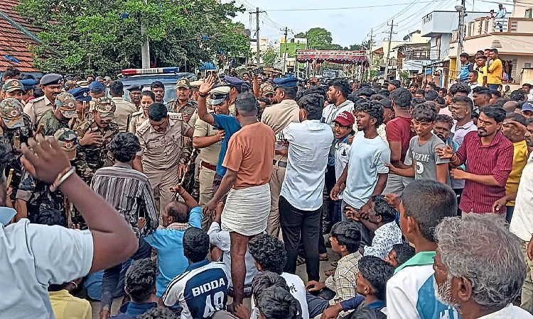Yelandur: ಅಂಬೇಡ್ಕರ್ ಚಿತ್ರಕ್ಕೆ ಅಪಮಾನ, ವ್ಯಕ್ತಿಯನ್ನು ಕಂಬಕ್ಕೆ ಕಟ್ಟಿ ಹಾಕಿದ ಗ್ರಾಮಸ್ಥರು