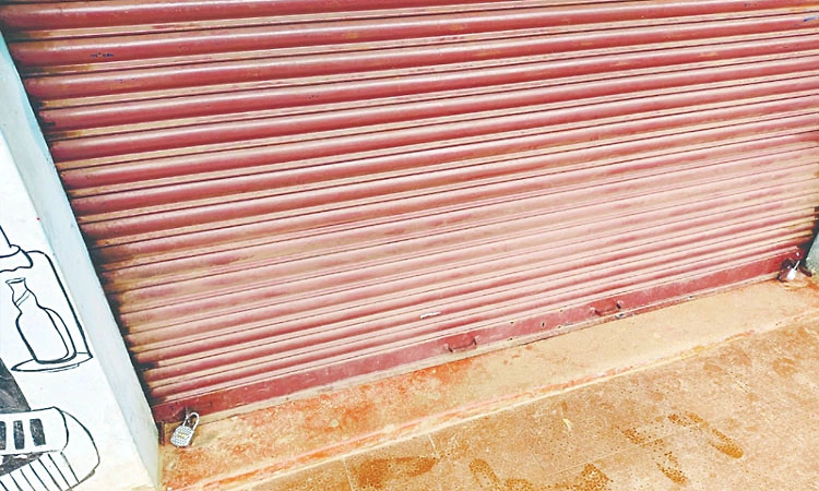 Kushalnagar: ಬಾರ್ ನ ಬೀಗ ಒಡೆದು ಕಳ್ಳತನ