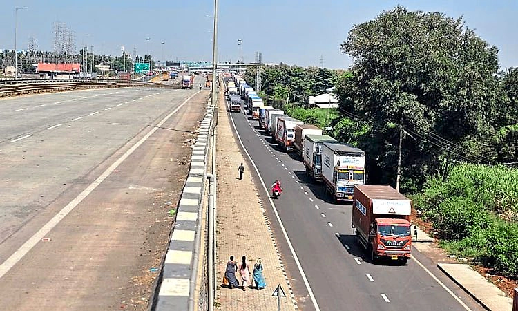 Belagavi: ತೀವ್ರಗೊಂಡ ರೈತರ ಹೋರಾಟ, ಅಹೋರಾತ್ರಿ ಧರಣಿ, ಸ್ತಬ್ಧಗೊಂಡ ರಾಷ್ಟ್ರೀಯ ಹೆದ್ದಾರಿಗಳು